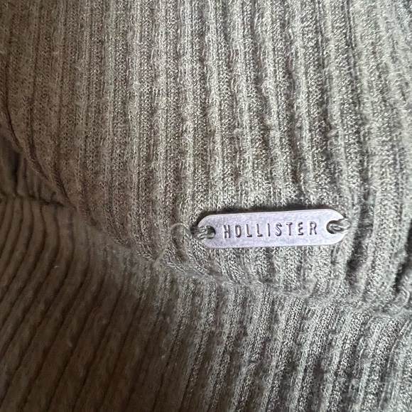 Hollister Olive Green Ribbed Boyfriend Cropped Sweatshirt size Small - Picture 3 of 10